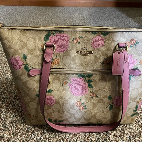 Coach Gallery Tote - Picture 1 of 10
